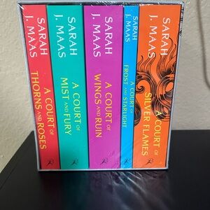 Sarah J. Maas A Court Of Thorns And Roses  Book Set 1-5